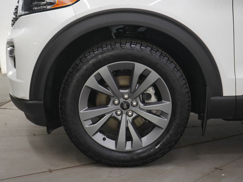 Used 2021 Ford Explorer XLT w/ Equipment Group 202A image 32