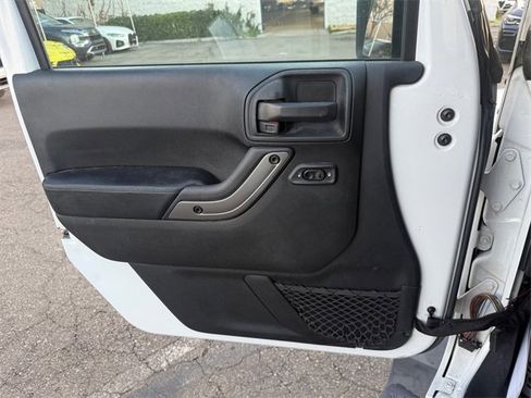 Used 2018 Jeep Wrangler Unlimited Sahara image 10