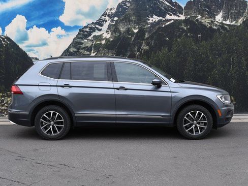 Used 2021 Volkswagen Tiguan SE w/ Panoramic Sunroof Package AWD/4WD image 2