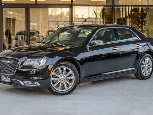 Used 2020 Chrysler 300 Limited image 2