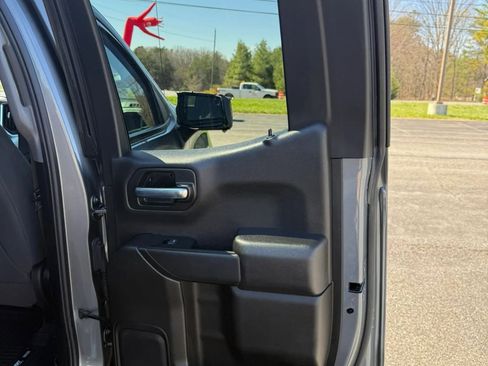 Used 2022 Chevrolet Silverado 1500 LT image 36