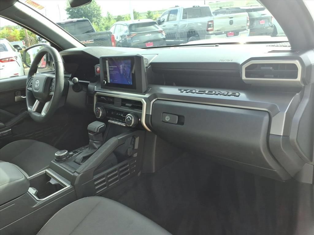 Used 2025 Toyota Tacoma TRD Sport AWD/4WD image 16