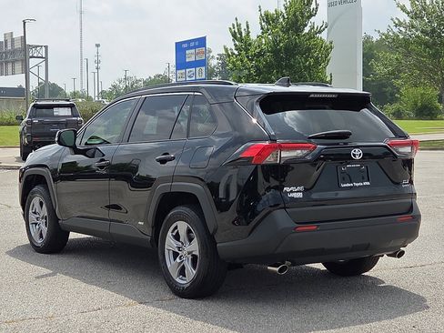 Used 2025 Toyota RAV4 XLE w/ Convenience Package AWD/4WD image 4