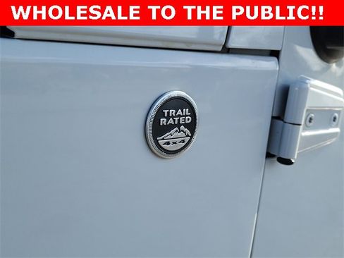 Used 2015 Jeep Wrangler Unlimited Rubicon w/ Connectivity Group image 9