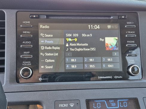 Used 2020 Toyota Sienna XLE w/ XLE Navigation Package image 29