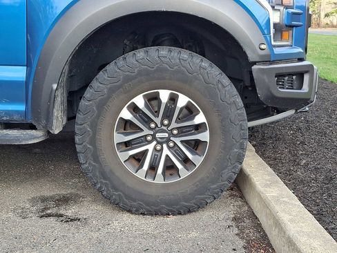 Used 2019 Ford F150 Raptor w/ Equipment Group 802A Luxury image 3