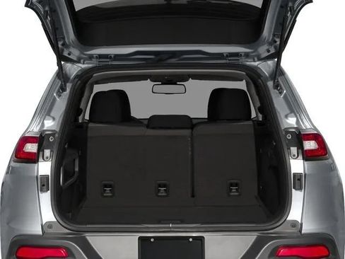 Used 2016 Jeep Cherokee Latitude w/ Cold Weather Group image 15