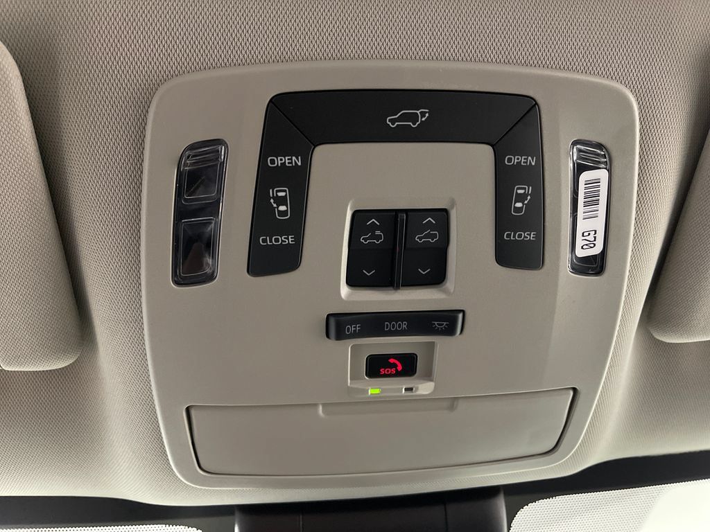 Certified 2025 Toyota Sienna XLE FWD image 29