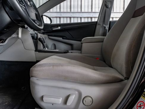 Used 2012 Toyota Camry LE image 27