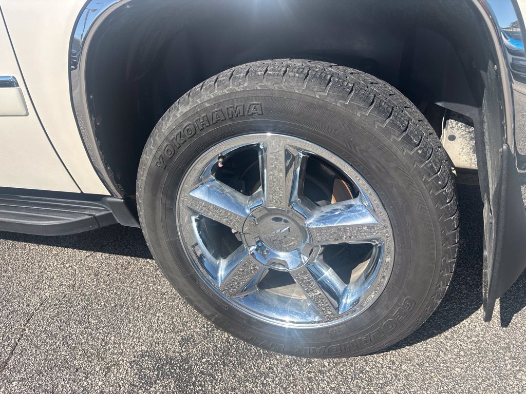 Used 2013 Chevrolet Avalanche LTZ AWD/4WD image 15
