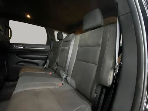 Used 2018 Jeep Grand Cherokee Laredo AWD/4WD image 11