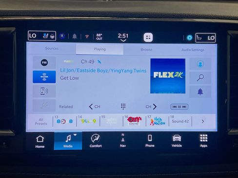 Used 2021 Chrysler Pacifica Limited w/ Premium & Safety Sphere Group FWD image 11