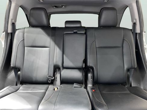 Used 2017 Toyota Highlander XLE image 13