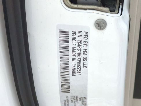 Used 2023 Chrysler Pacifica Touring-L image 35