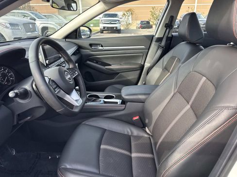 Used 2025 Nissan Altima 2.5 SR FWD image 15