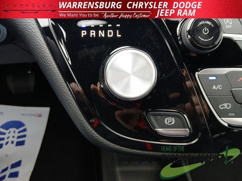 New 2026 Chrysler Pacifica Select image 26