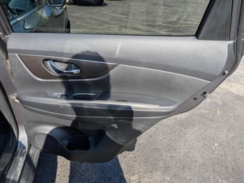 Used 2014 Nissan Rogue SV AWD/4WD image 22