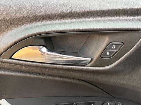 Used 2025 Chevrolet Trax LS image 9