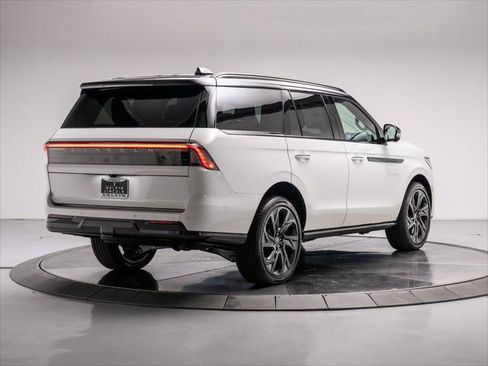 New 2026 Lincoln Navigator Black Label AWD/4WD image 5
