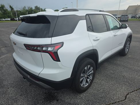 Used 2025 Chevrolet Equinox LT w/ Convenience Package II FWD image 4
