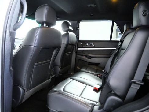 Used 2017 Ford Explorer XLT w/ Equipment Group 202A AWD/4WD image 13