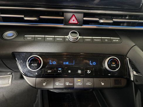 Used 2023 Hyundai Elantra Limited w/ Preferred Accessory Package FWD image 21