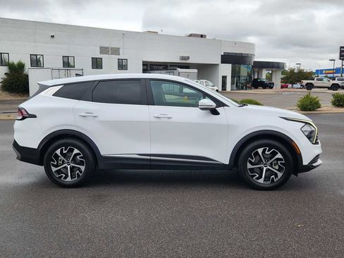 Used 2023 Kia Sportage EX FWD image 2