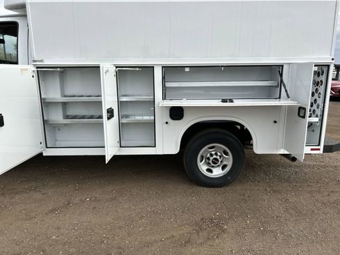 New 2025 GMC Savana 3500 w/ Power Convenience Package RWD image 24