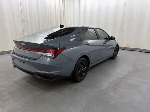 Used 2022 Hyundai Elantra SEL w/ Convenience Package FWD image 6