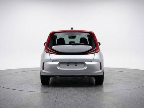Used 2025 Kia Soul LX w/ LX Technology Package FWD image 7