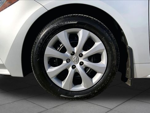 Used 2025 Toyota Corolla LE FWD image 11