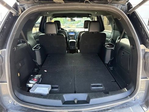 Used 2019 Ford Explorer XLT w/ Equipment Group 202A AWD/4WD image 15