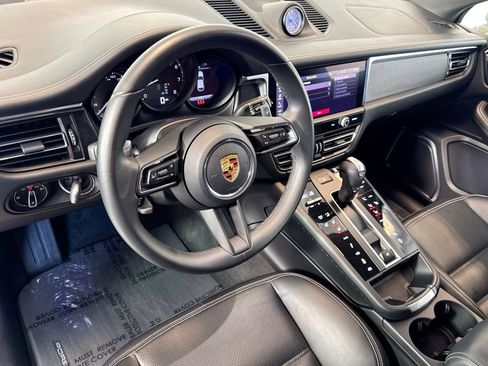 Used 2023 Porsche Macan GTS image 9