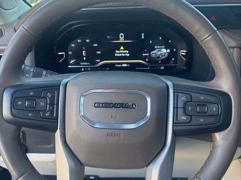 Used 2024 GMC Yukon Denali image 19