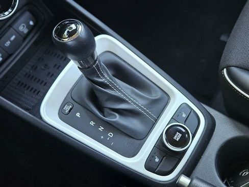 Used 2023 Hyundai Venue Limited image 26