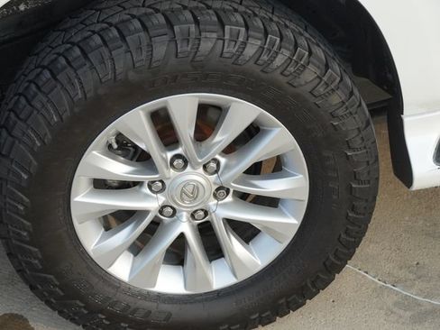 Used 2014 Lexus GX 460 w/ Premium Package AWD/4WD image 11