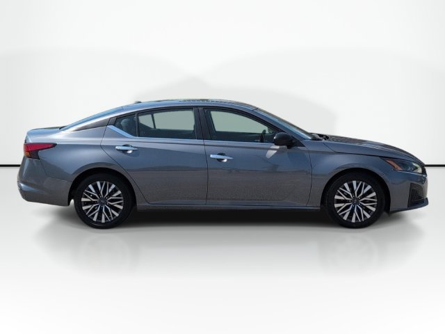 Used 2024 Nissan Altima 2.5 SV FWD image 6