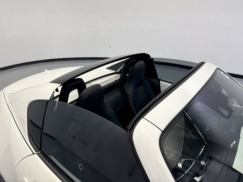Used 2017 MAZDA MX-5 Miata RF Grand Touring RWD image 19
