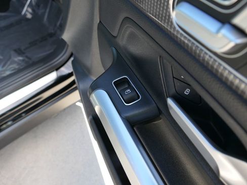 Used 2023 Mercedes-Benz GLB 250 4MATIC image 25