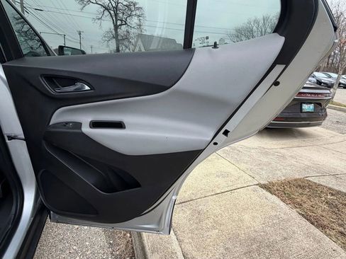 Used 2020 Chevrolet Equinox LS w/ LS Convenience Package FWD image 15