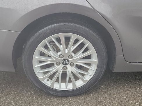 Certified 2018 Toyota Camry XLE image 5