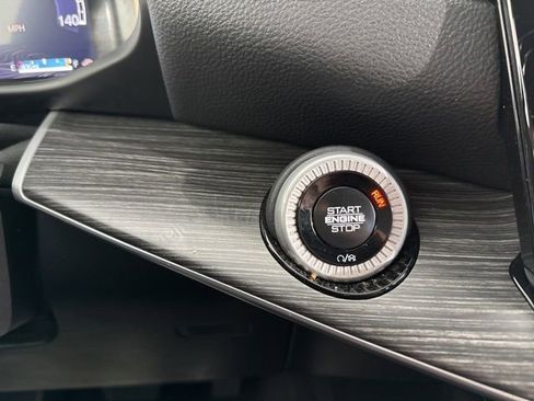 Used 2024 Jeep Wagoneer L Series II image 25