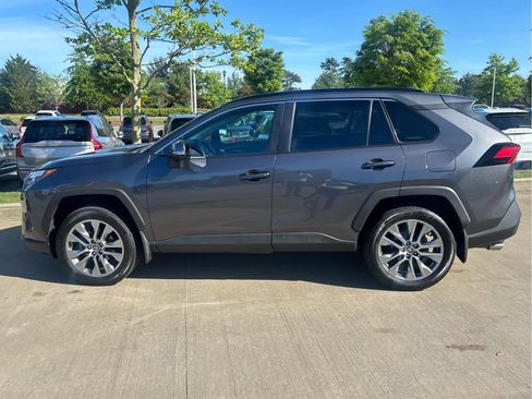 Used 2022 Toyota RAV4 XLE Premium AWD/4WD image 27