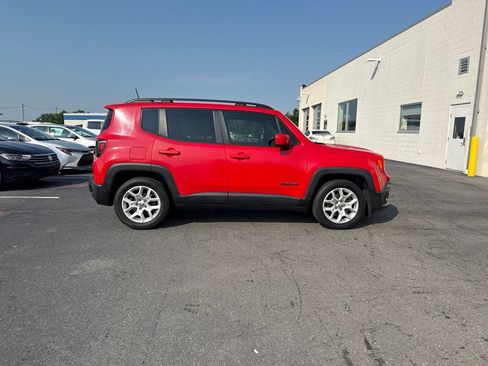 Used 2018 Jeep Renegade Latitude FWD image 4