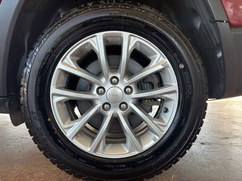 Used 2019 Jeep Cherokee Latitude w/ Popular Appearance Group image 25