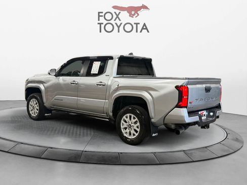Used 2025 Toyota Tacoma SR5 AWD/4WD image 4