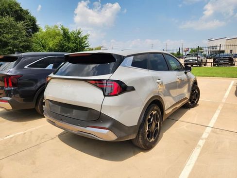 Certified 2026 Kia Sportage EX FWD image 4