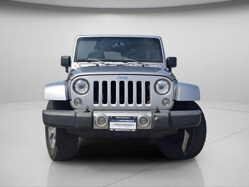 Used 2018 Jeep Wrangler Unlimited Sahara AWD/4WD image 3
