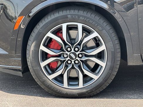 Used 2025 Cadillac XT6 Sport w/ Technology Package image 6