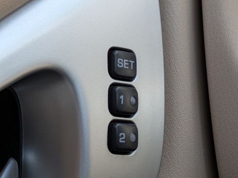 Used 2018 Nissan Pathfinder Platinum FWD image 24